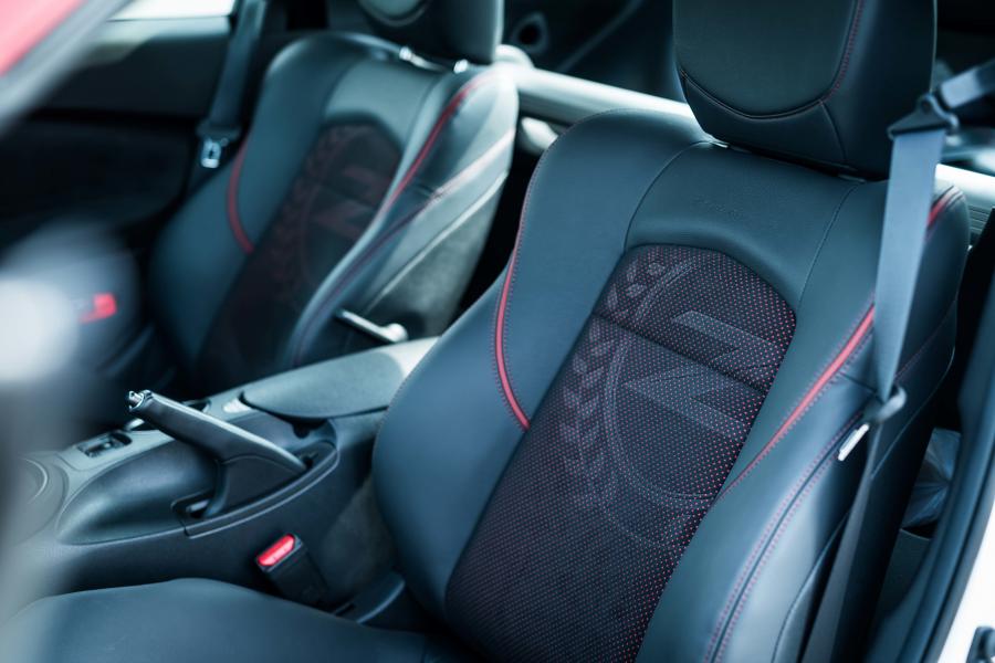 Интерьер Nissan Fairlady Z 50th Anniversary 2019 года  (фото 17 из 21)